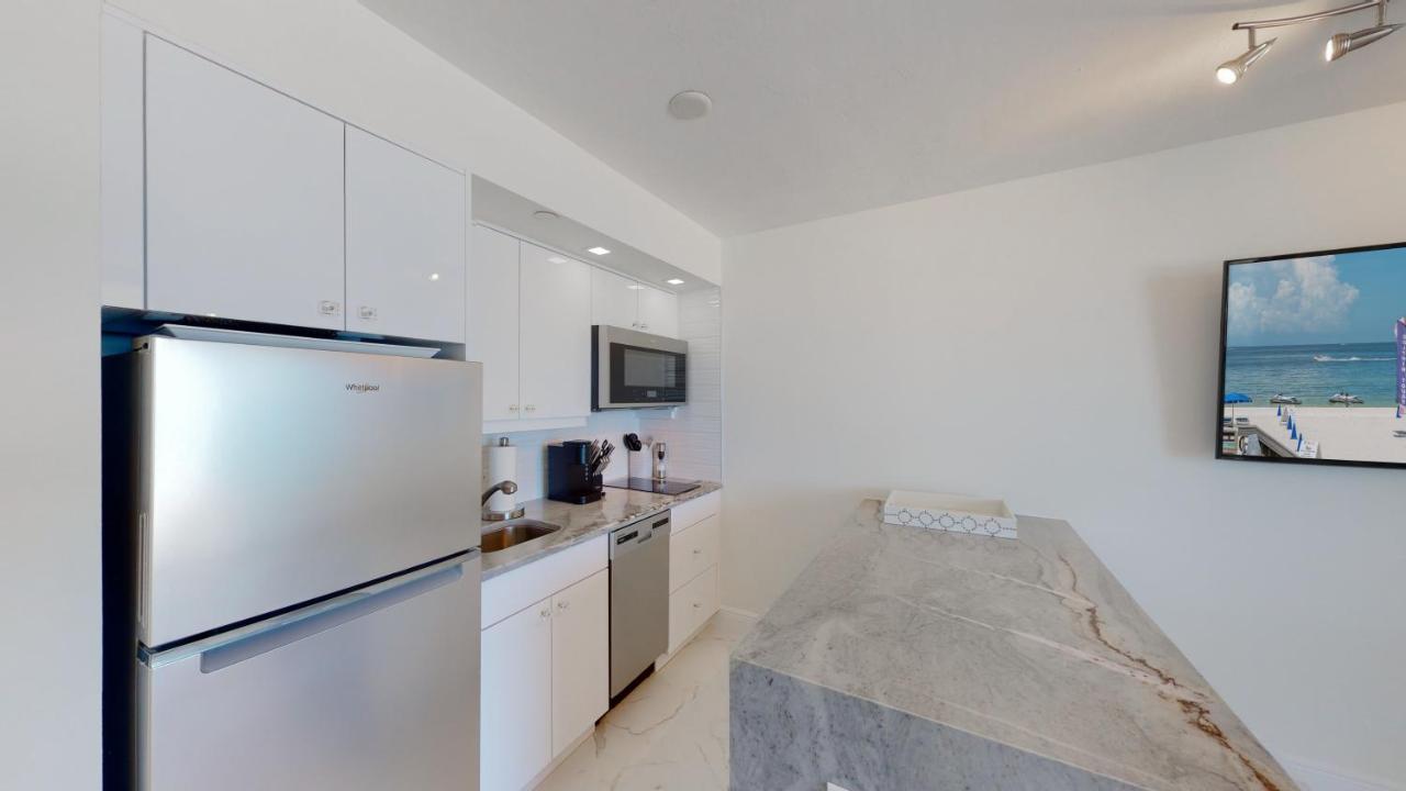 Totally Renovated Beachfront Condo At Apollo! جزيرة ماركو المظهر الخارجي الصورة